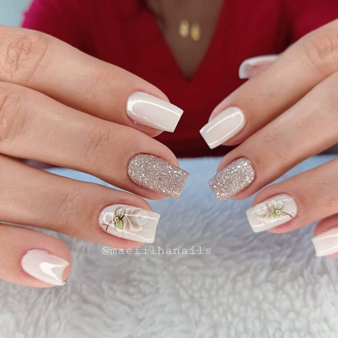Unhas Decoradas De Cor Clara