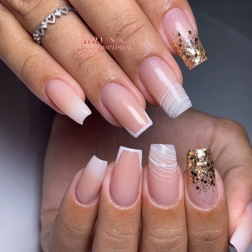 Unhas Decoradas De Cor Clara