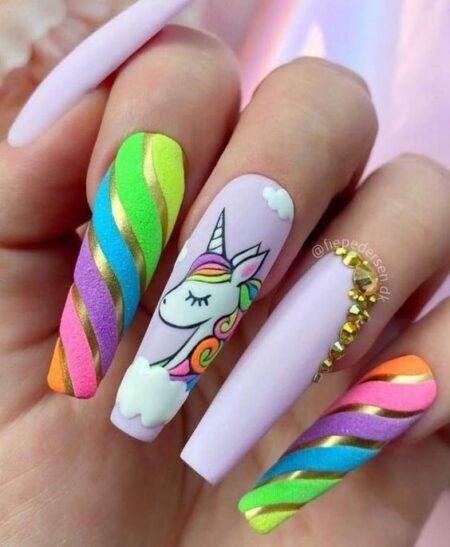 23-ideias-de-unha-decorada-unicornio
