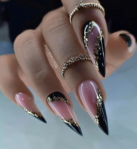 unha-stiletto-decorada-preta