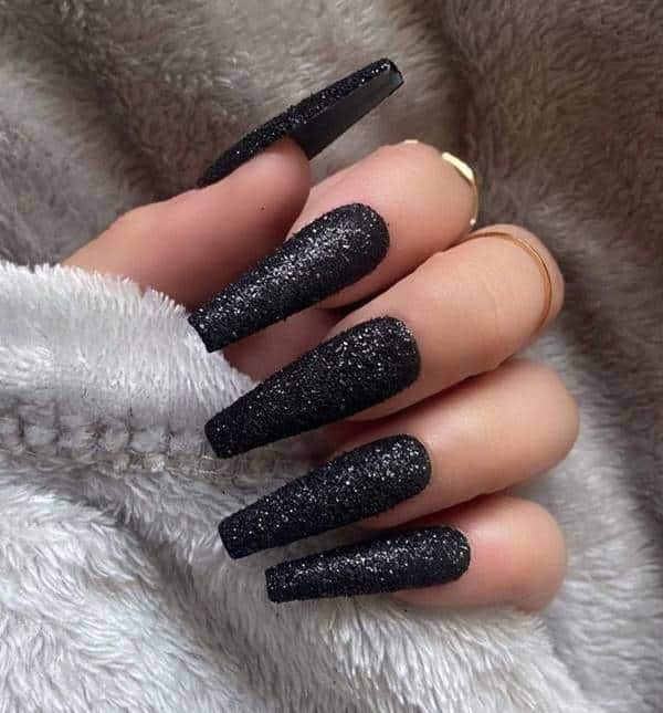 unhas-grandes-pretas