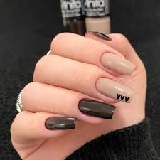 unhas-decoradas-bege-e-preto
