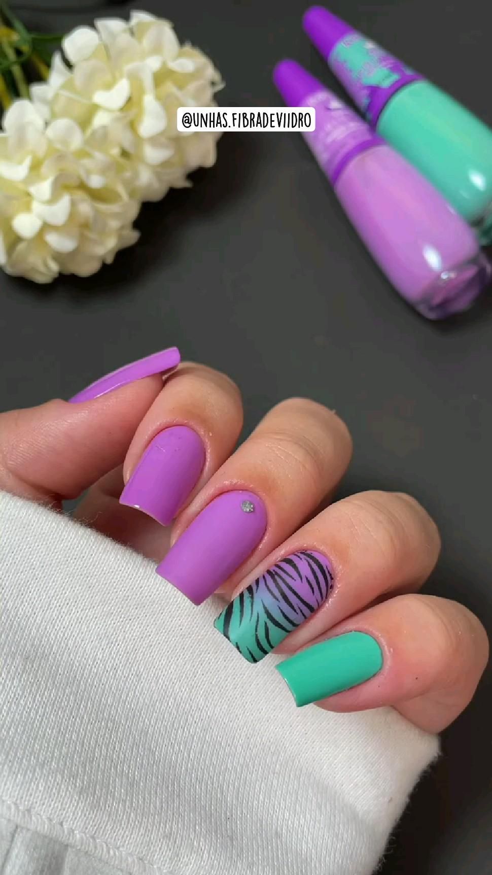 cabelo longo, cabelo, unhas esponjadas