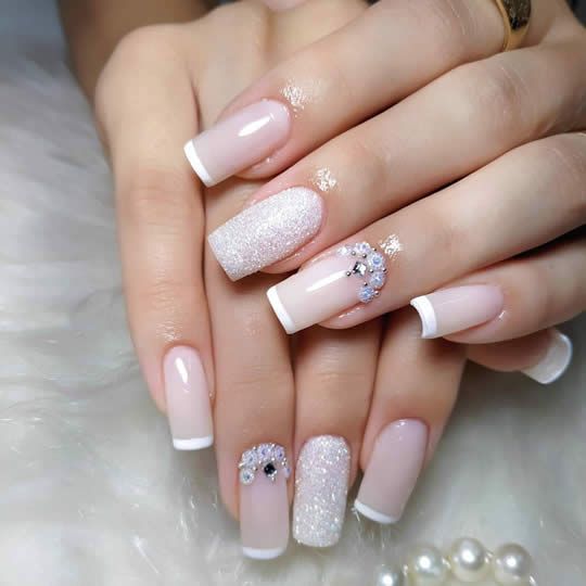 Unhas Decoradas com Jóias: Passo a ...