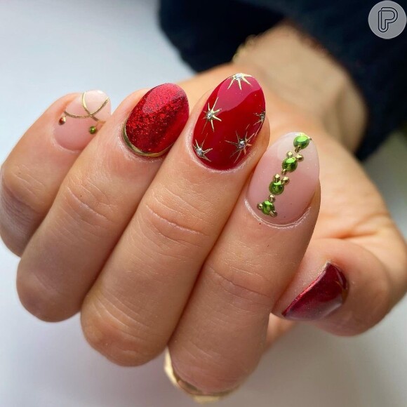 Foto: Unhas decoradas de Natal: misture ...