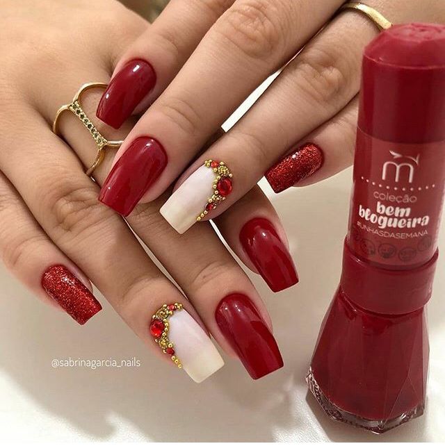Unhas Vermelhas com pedraria 💅🏻