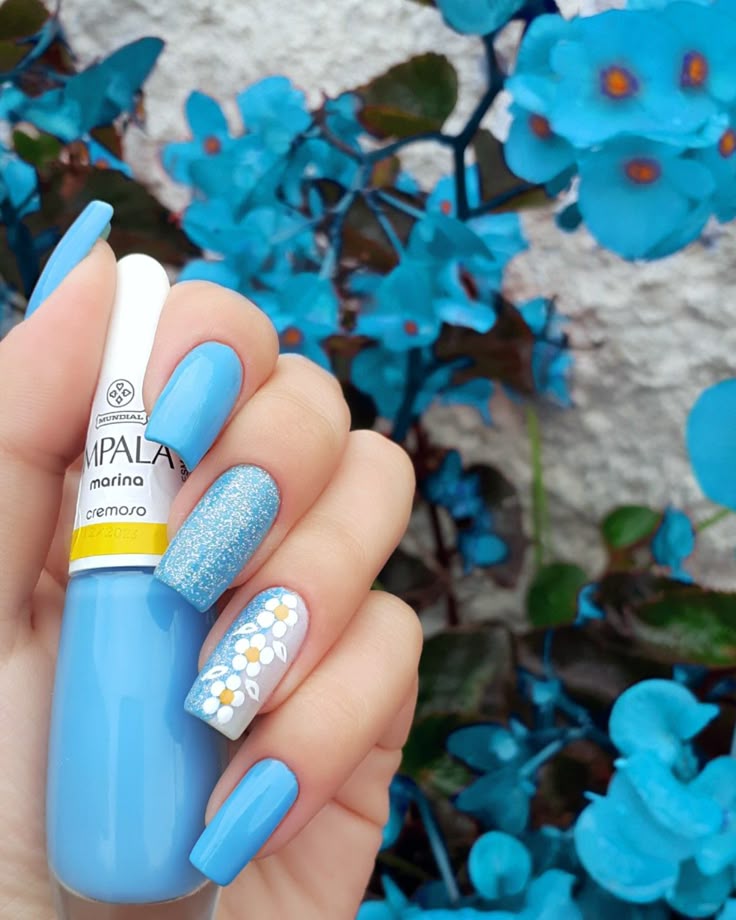 Unhas decoradas - flores no azul 💙