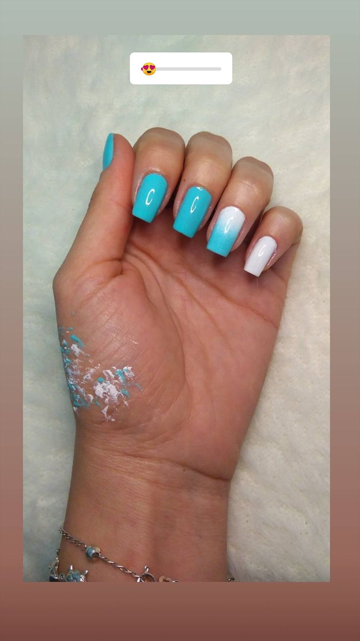 Unhas azul tiffany