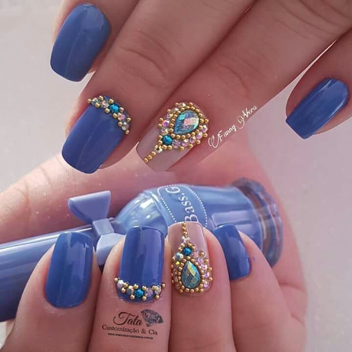Unhas decoradas com joias 💅🏻 #NailArt ...