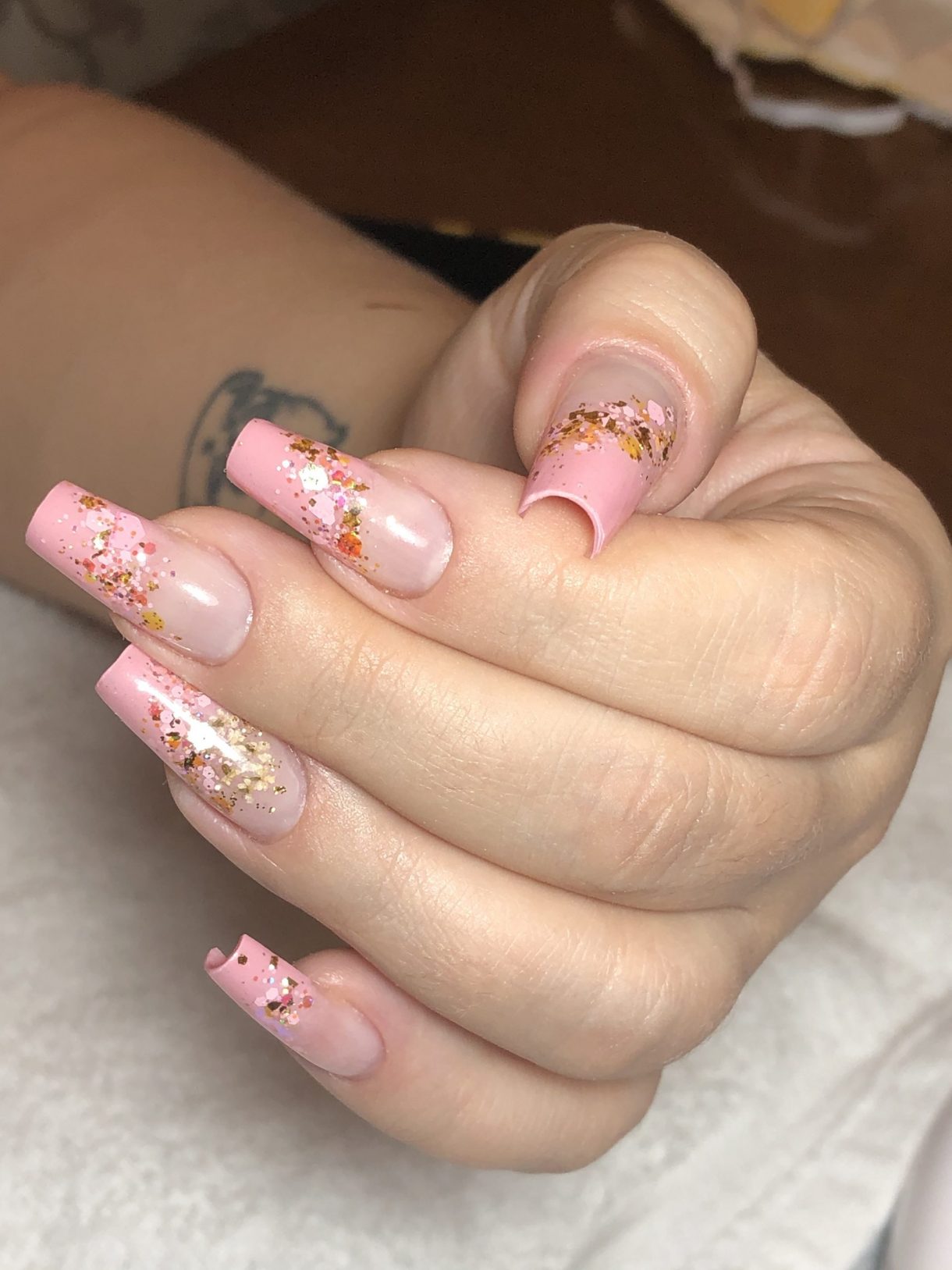 encapsulada com glitter rosa ...