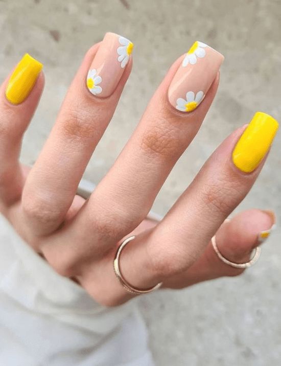 Unhas decoradas com margaridas ...