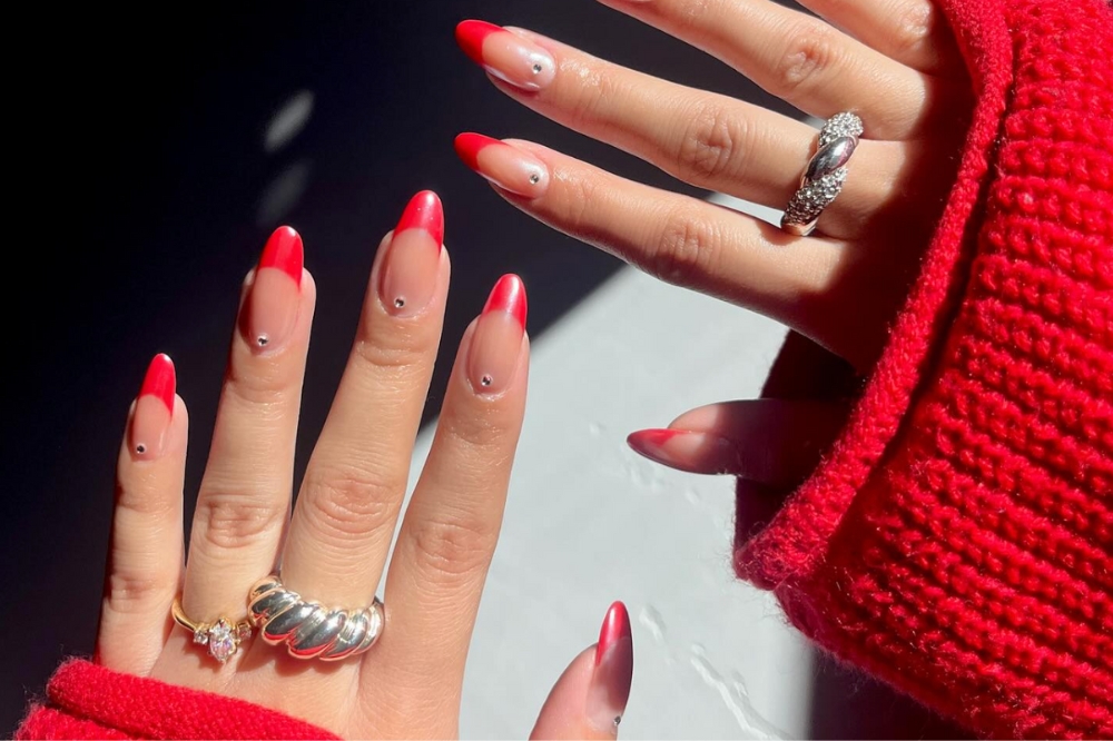 unha francesinha com esmalte vermelho ...