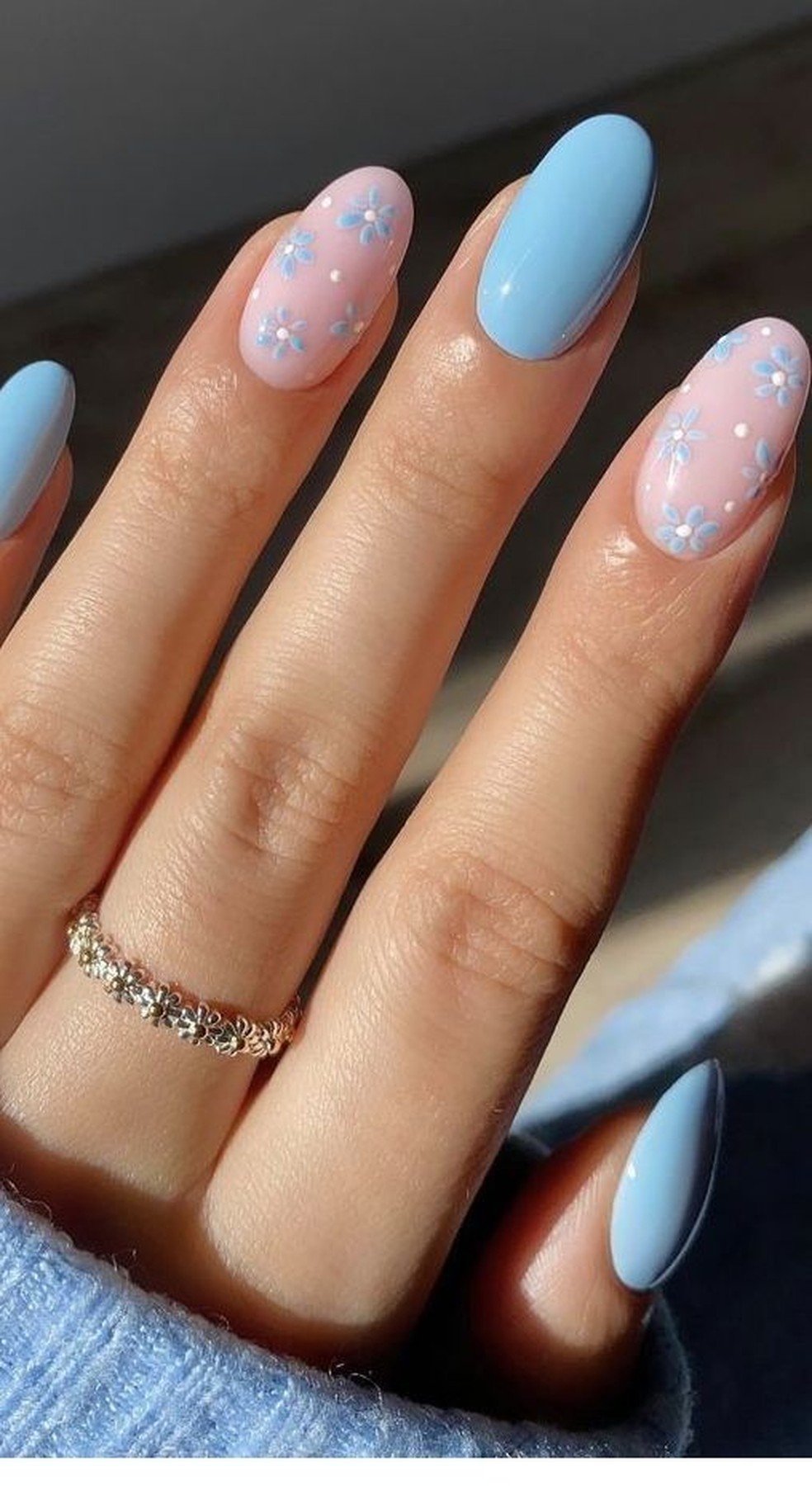 Unhas decoradas azul: explore a cor e ...