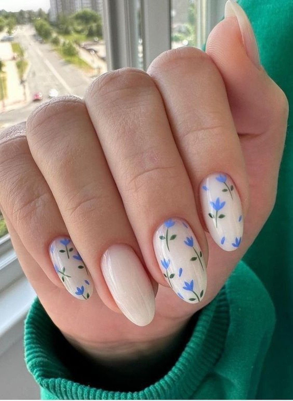 Unhas decoradas azul: explore a cor e ...