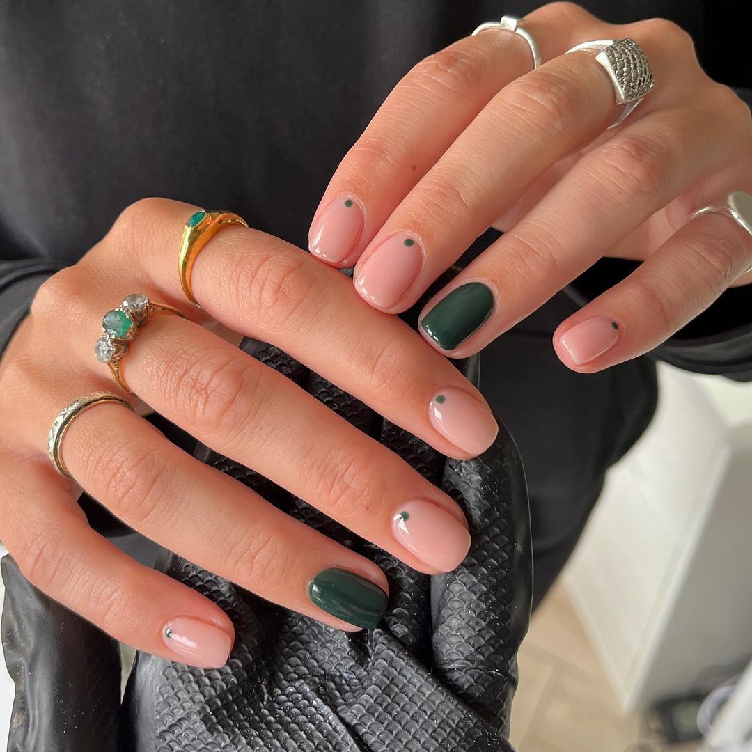 Inspirações de unhas verde militar ...