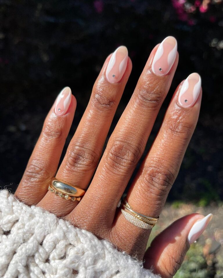 6 ideias de unhas claras e decoradas ...