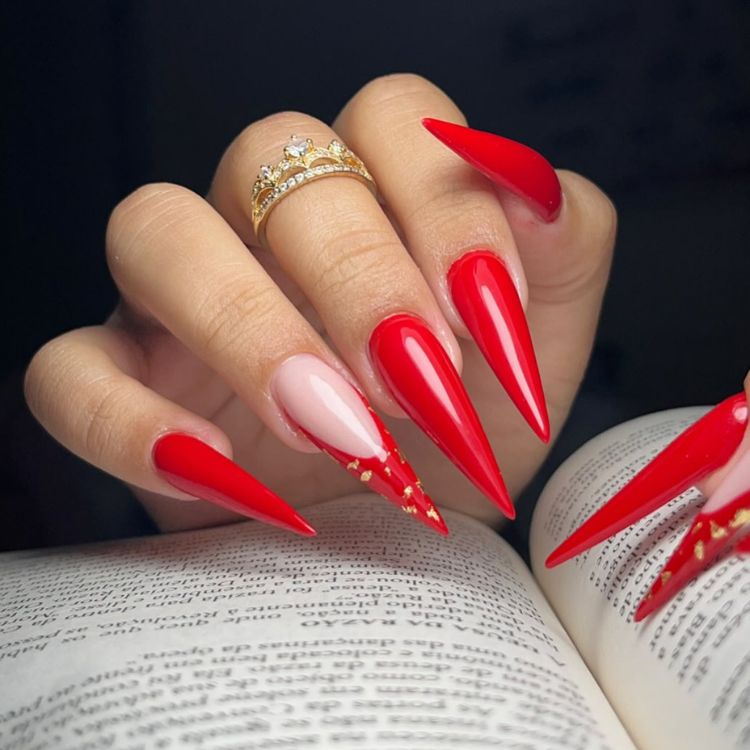 Unhas vermelhas decoradas e elegantes ...