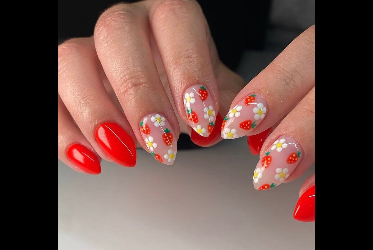 Unhas vermelhas com nail art de flores ...