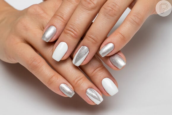 Unhas decoradas com prata e branco ...