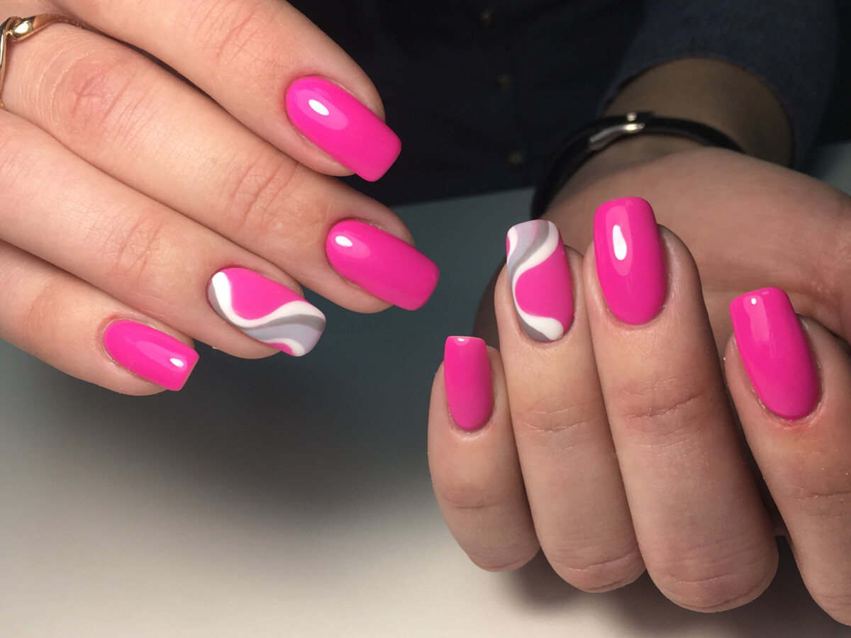 Unhas decoradas com esmalte rosa choque ...