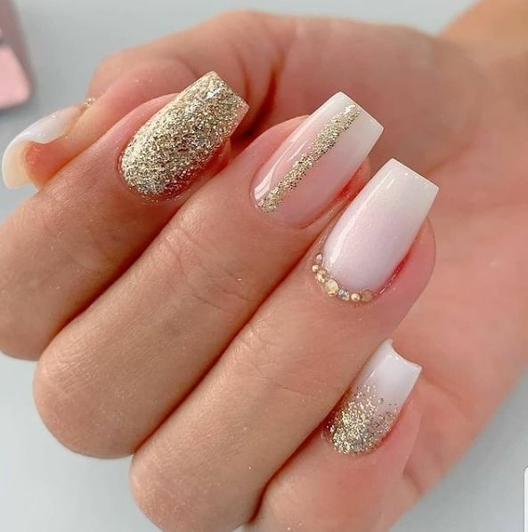Unhas Branco e Dourado