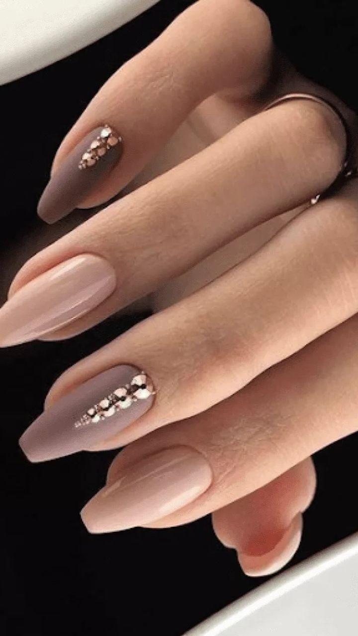 Unhas Decoradas em Bege