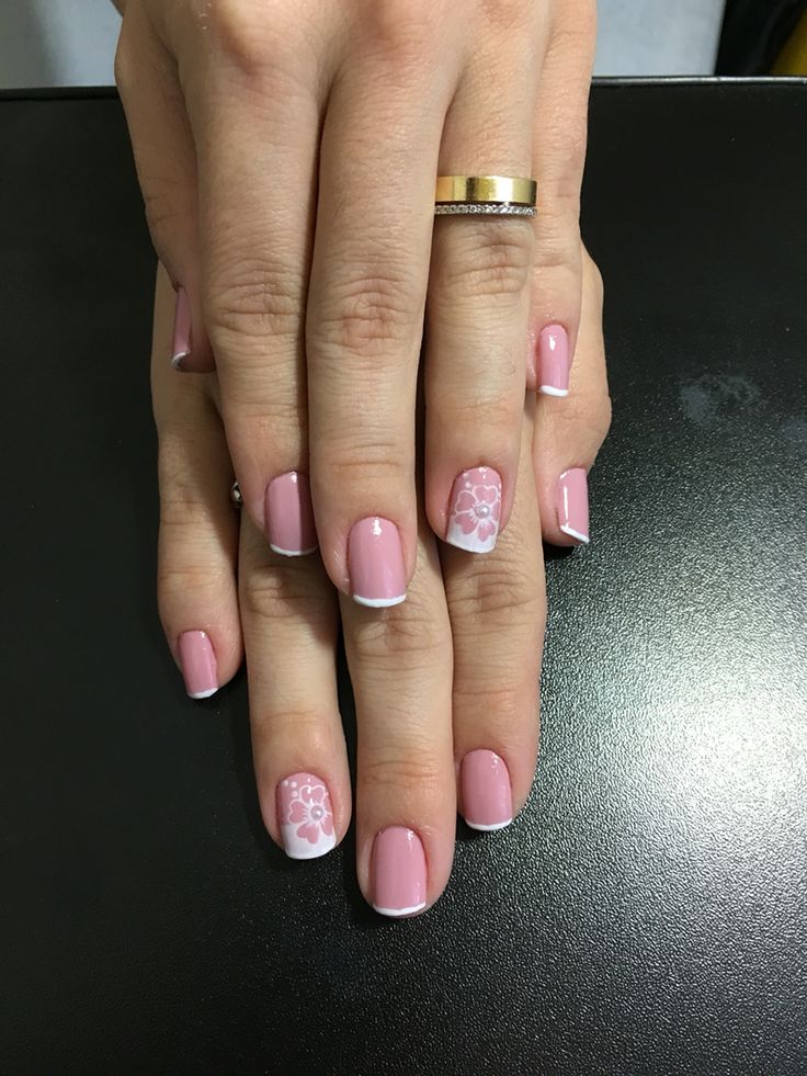 Polish nails! Pink and white ...