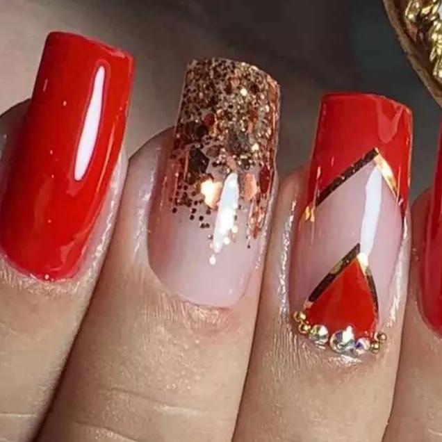 Unha Vermelha com Dourado | UnhasEsmaltes