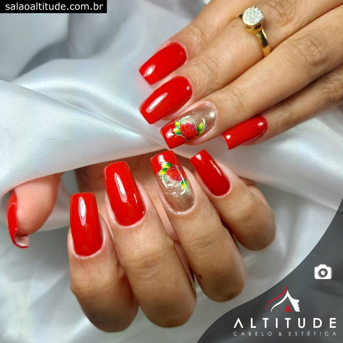 Unhas de gel vermelhas com adesivos ...