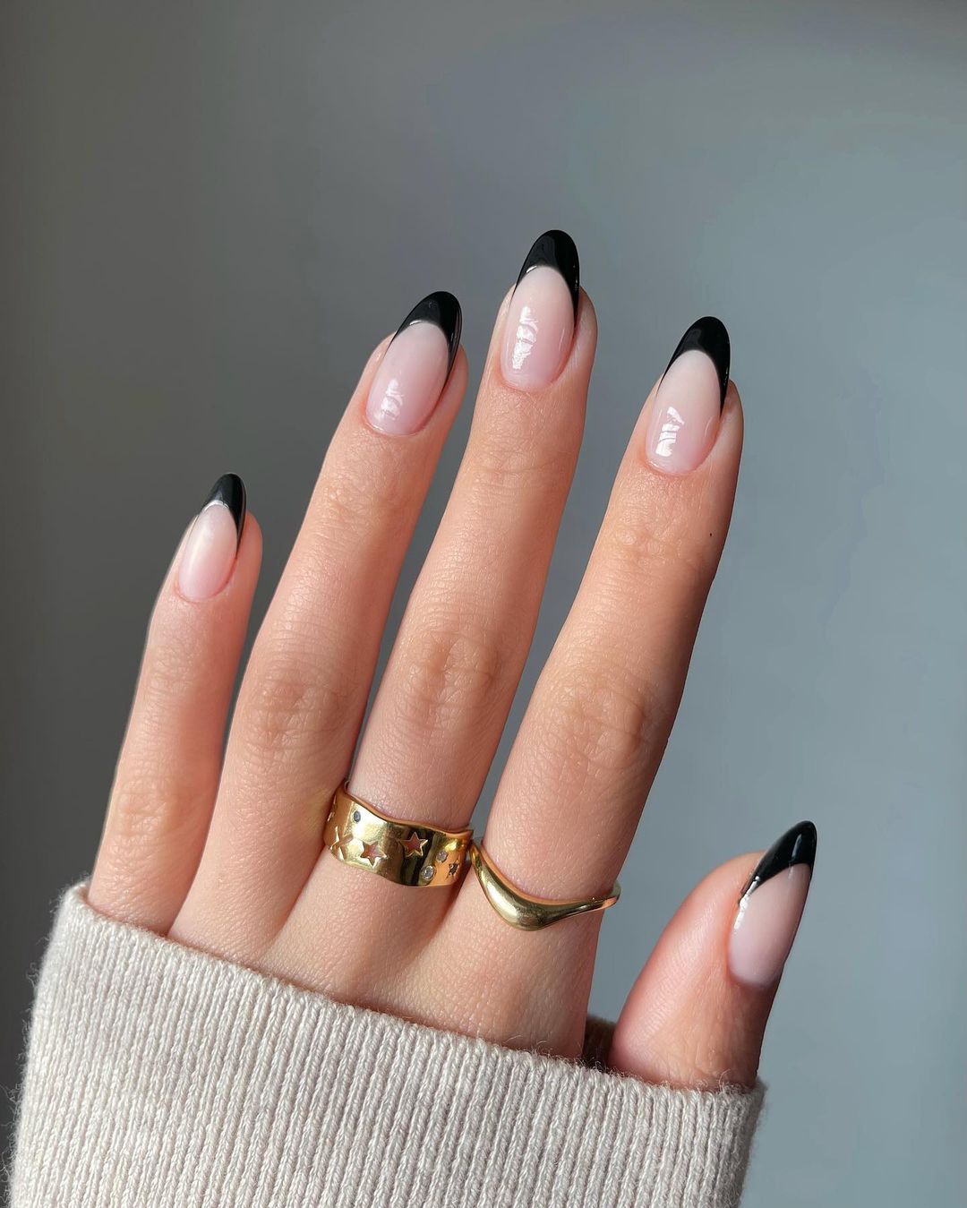 6 unhas pretas decoradas de forma ...