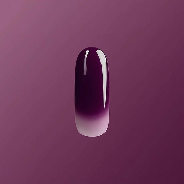 Unhas roxo escuro ombré.