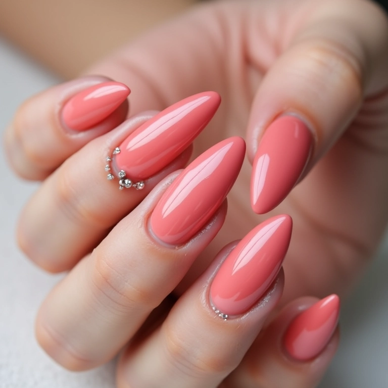 Unhas stiletto com películas, praticidade e beleza.