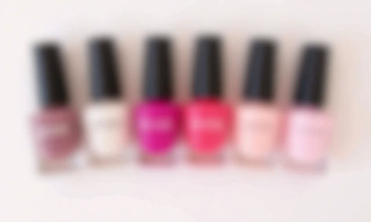 Esmaltes que facilitam a criação de bolinhas perfeitas.