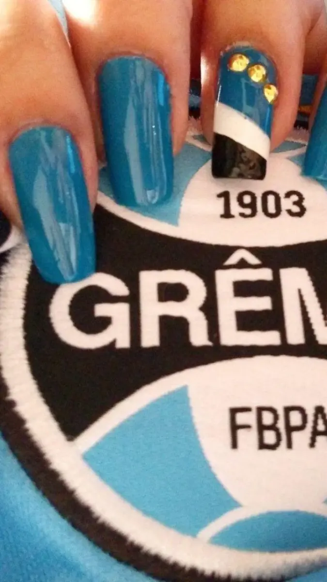 Emblemas da Paixão: Unhas Decoradas com a Taça Libertadores - detalhe