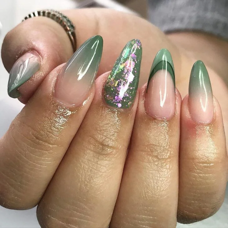 Unhas Amendoadas Verde Militar com Francesinha Invertida - ideia