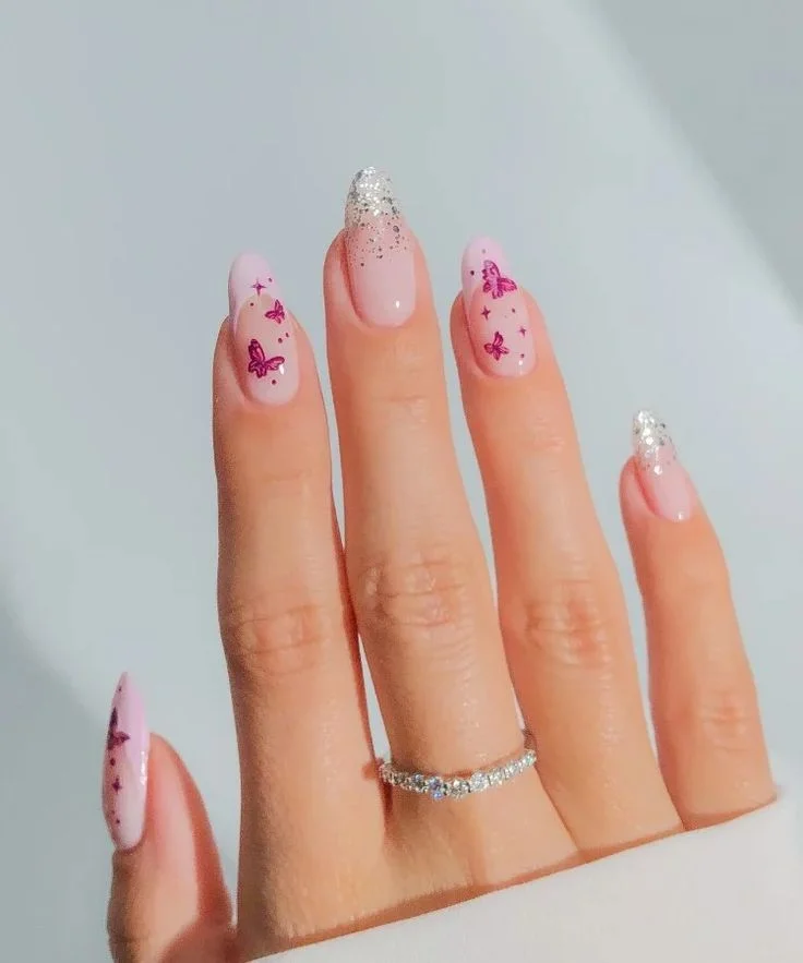 Unhas Decoradas com Esmaltação em Gel e Adesivos Temáticos - inspiração