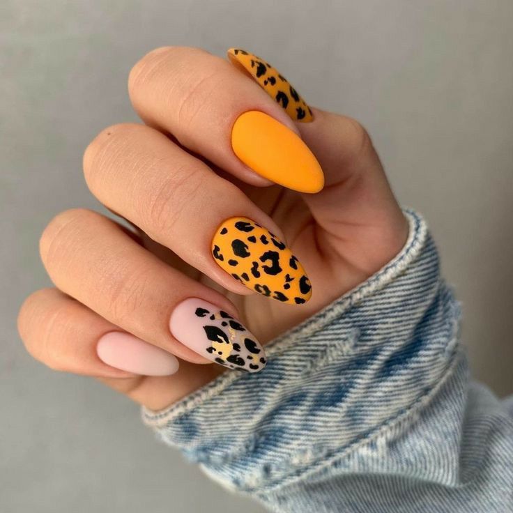 Unhas laranja decoração animal print