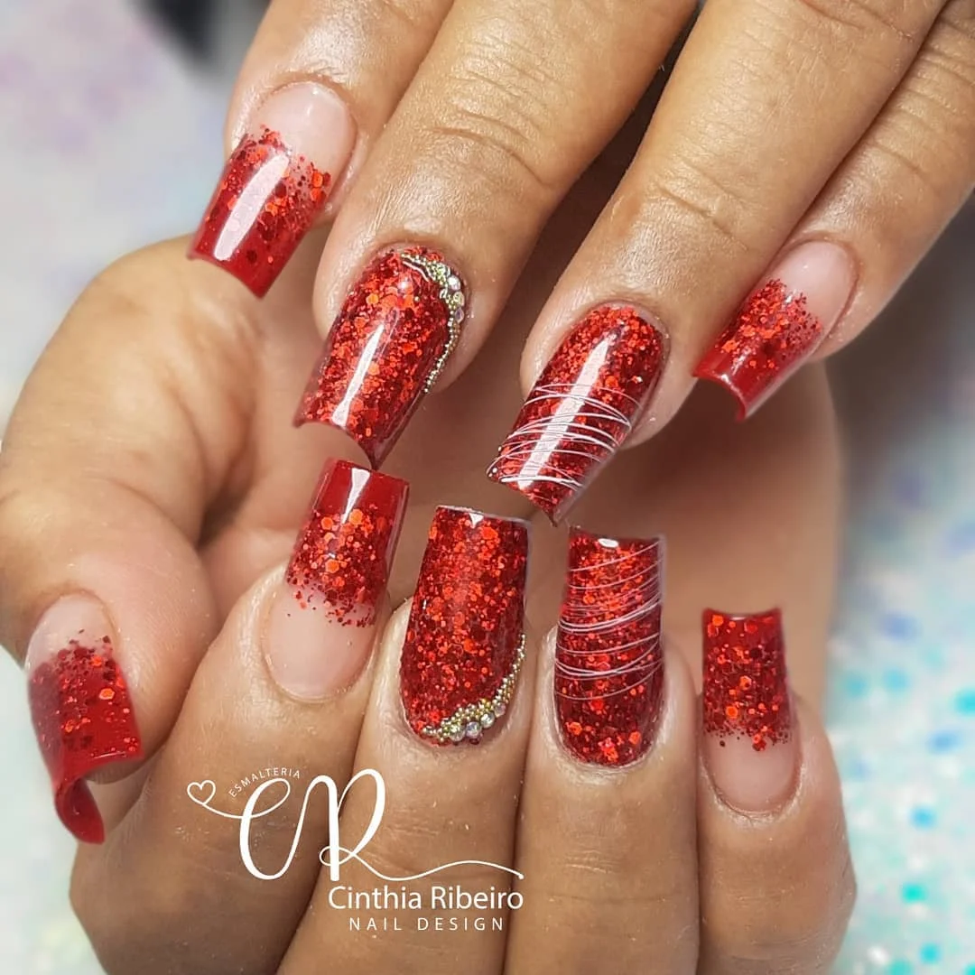 Vermelho Sangue com Pedrarias: Detalhes que Cativam - inspiração