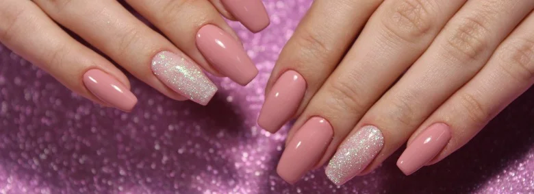 Gel com Decoração Floral: Romantismo em Suas Mãos - ideia