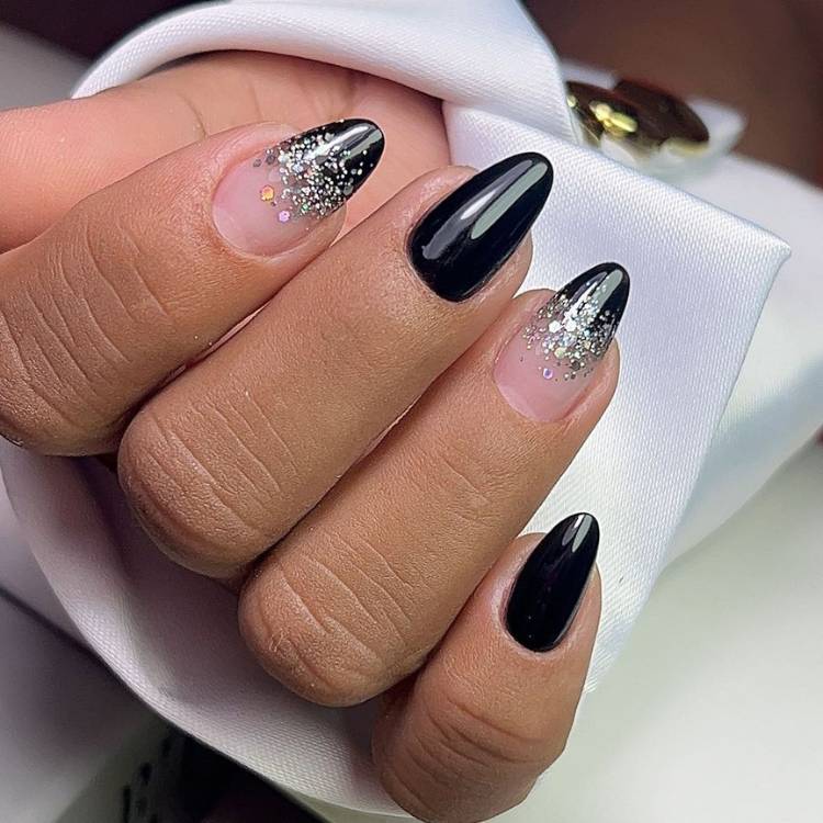 Unhas pretas decoradas: 34 inspirações