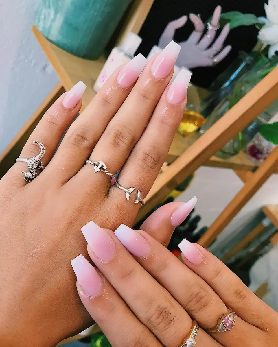 Bailarina Baby Boomer com Flores Secas: Romantismo Minimalista - detalhe