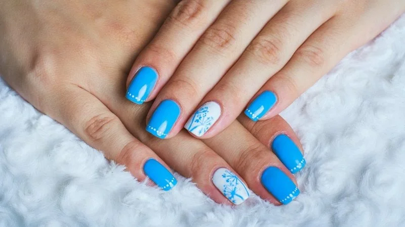Unhas decoradas com esmalte azul: 36