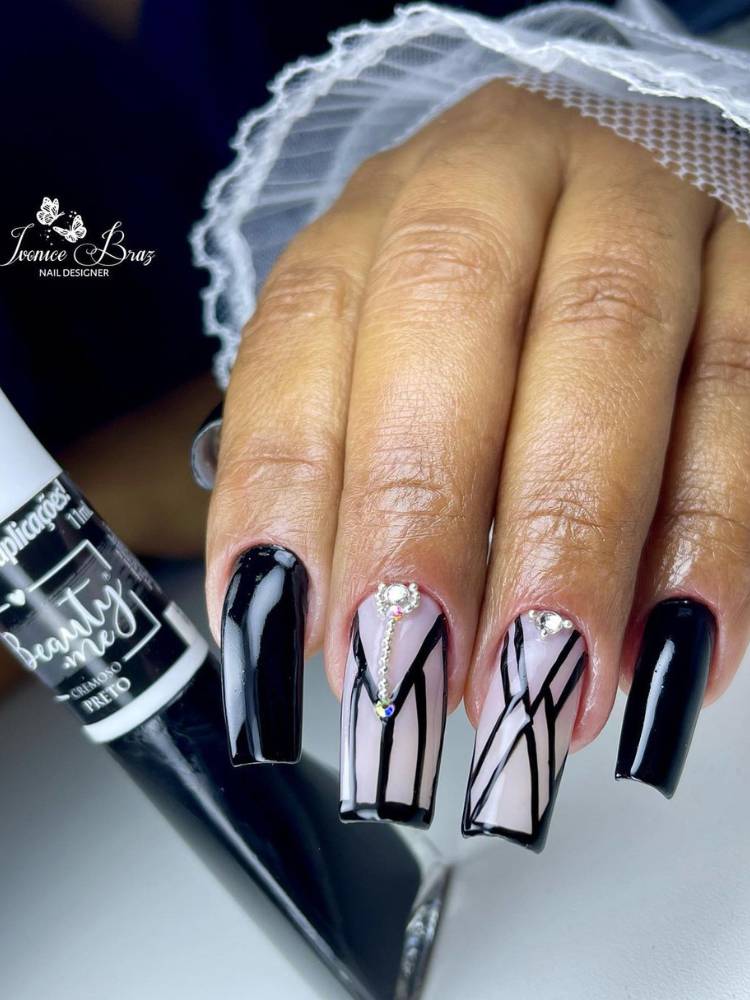 Unhas pretas decoradas: 34 inspirações