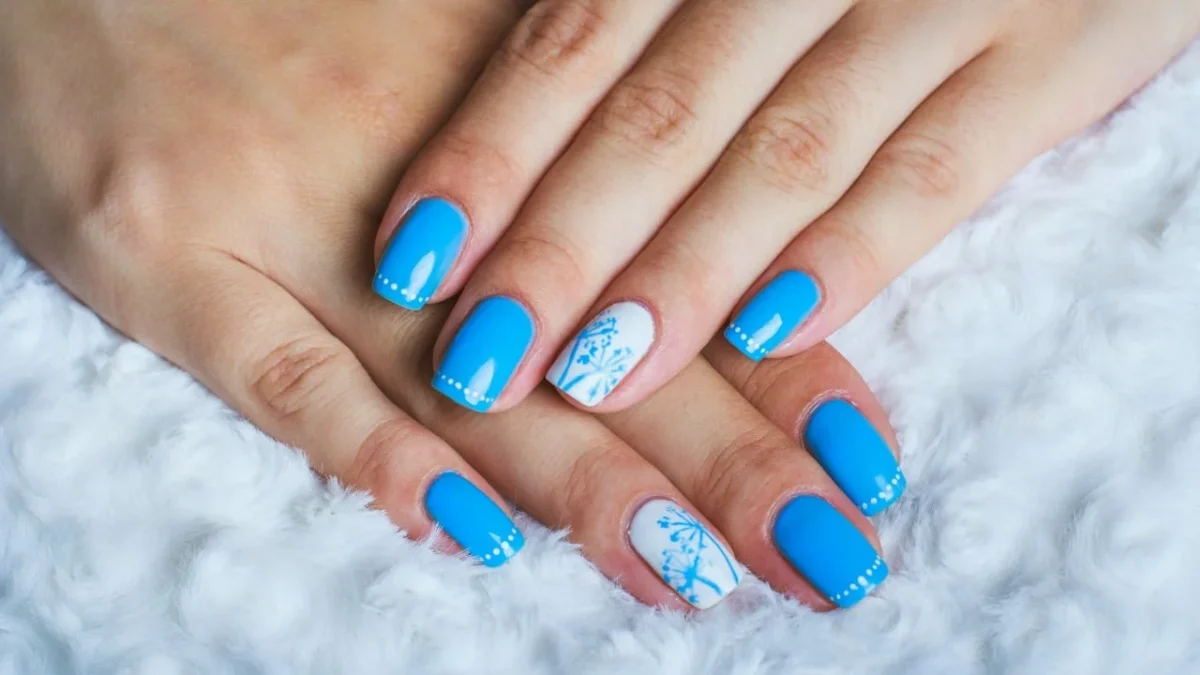 Unhas decoradas com esmalte azul: 36