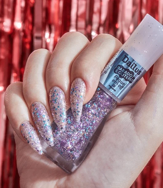 Unhas Decoradas com Esmaltação em Gel e Efeito Holográfico - inspiração