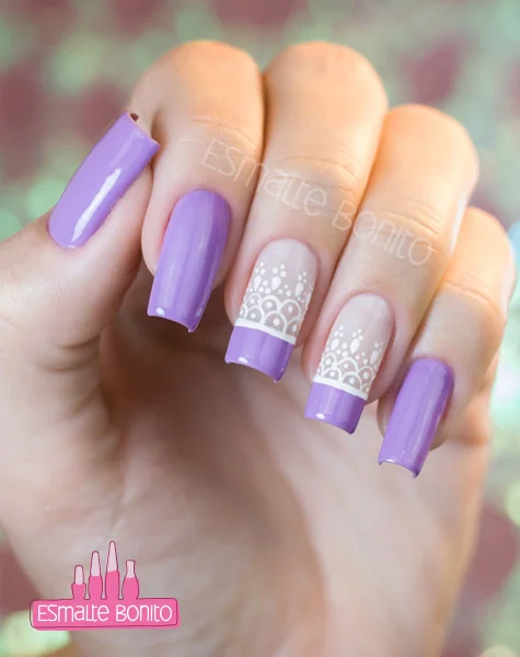 Unhas com Detalhes em Carimbo de Renda - detalhe