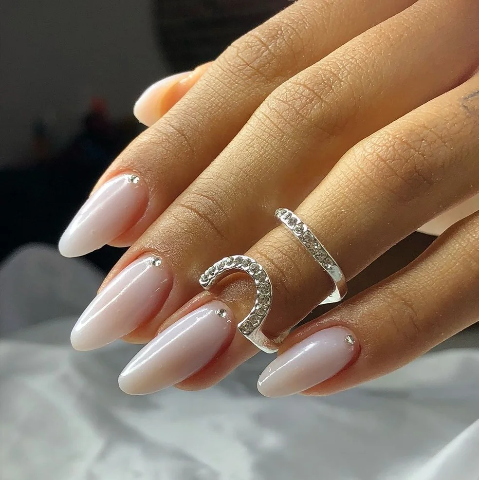 Unhas Clarinhas Marmorizadas: Efeito Natural e Elegante - ideia