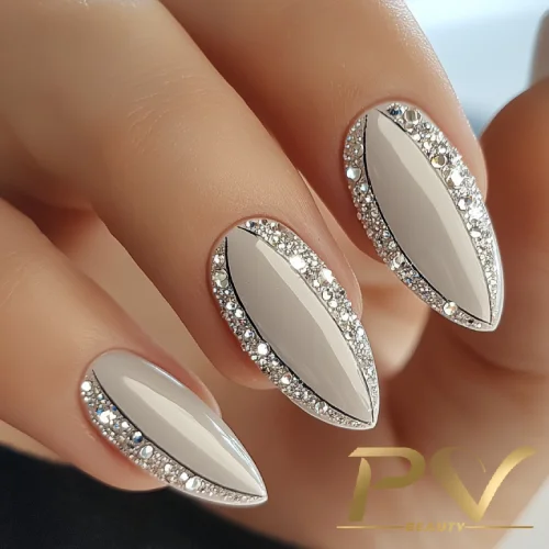 Unha toda de Glitter prata com efeito espelhado: Glamour absoluto! - inspiração