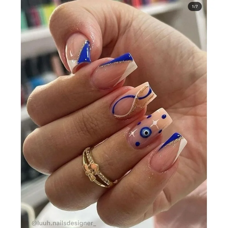 Com Olho Grego Delicado: Proteção e Estilo em Uma Só Nail Art - inspiração