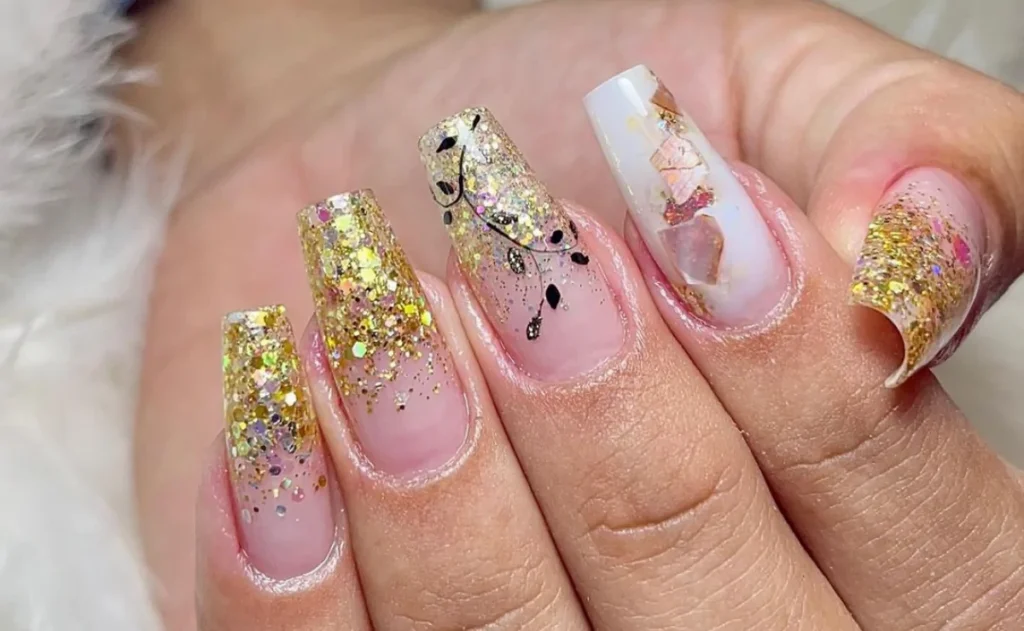 Nude Sofisticado: Unhas Bailarina com Aplicações de Renda - ideia